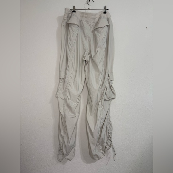Lululemon Dance Studio Relaxed-Fit Mid-Rise Cargo Pant - Picture 2 of 3